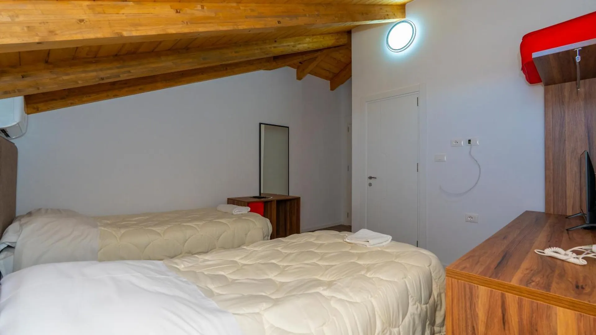 Gjuhadoli Hotel 2 Shkodër